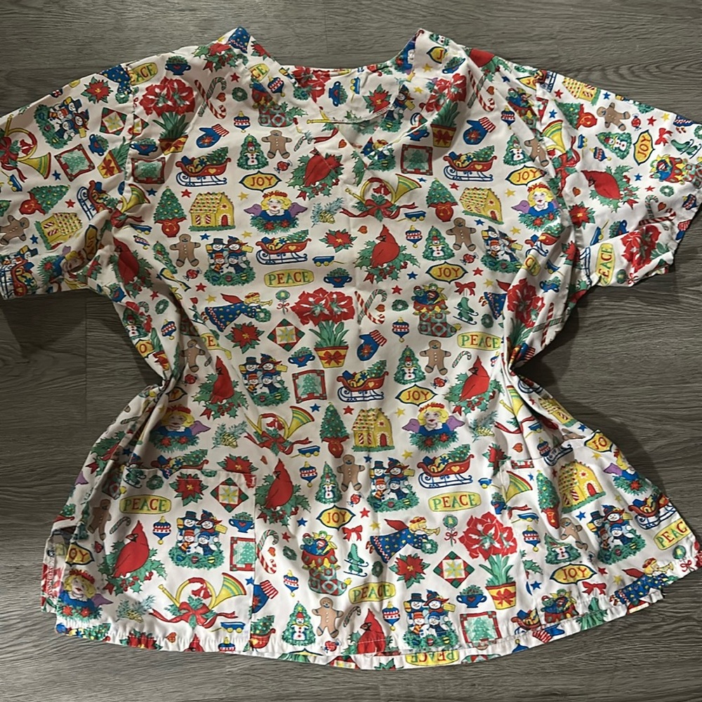 Vintage Christmas Scrub Top 🎄